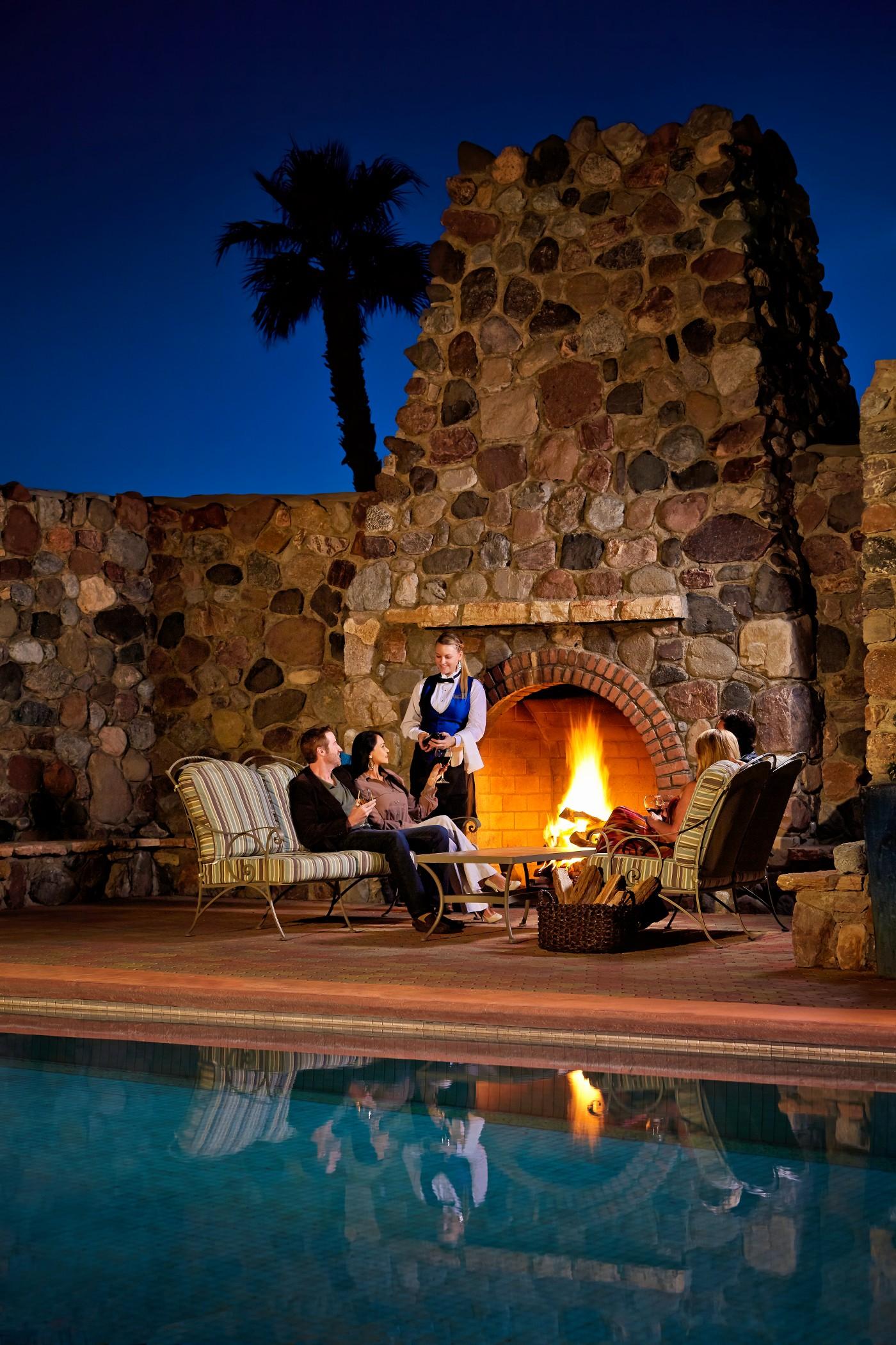 The Inn At Death Valley Indian Village Exterior foto The outdoor fireplace at the Lodge at Torrey Pines