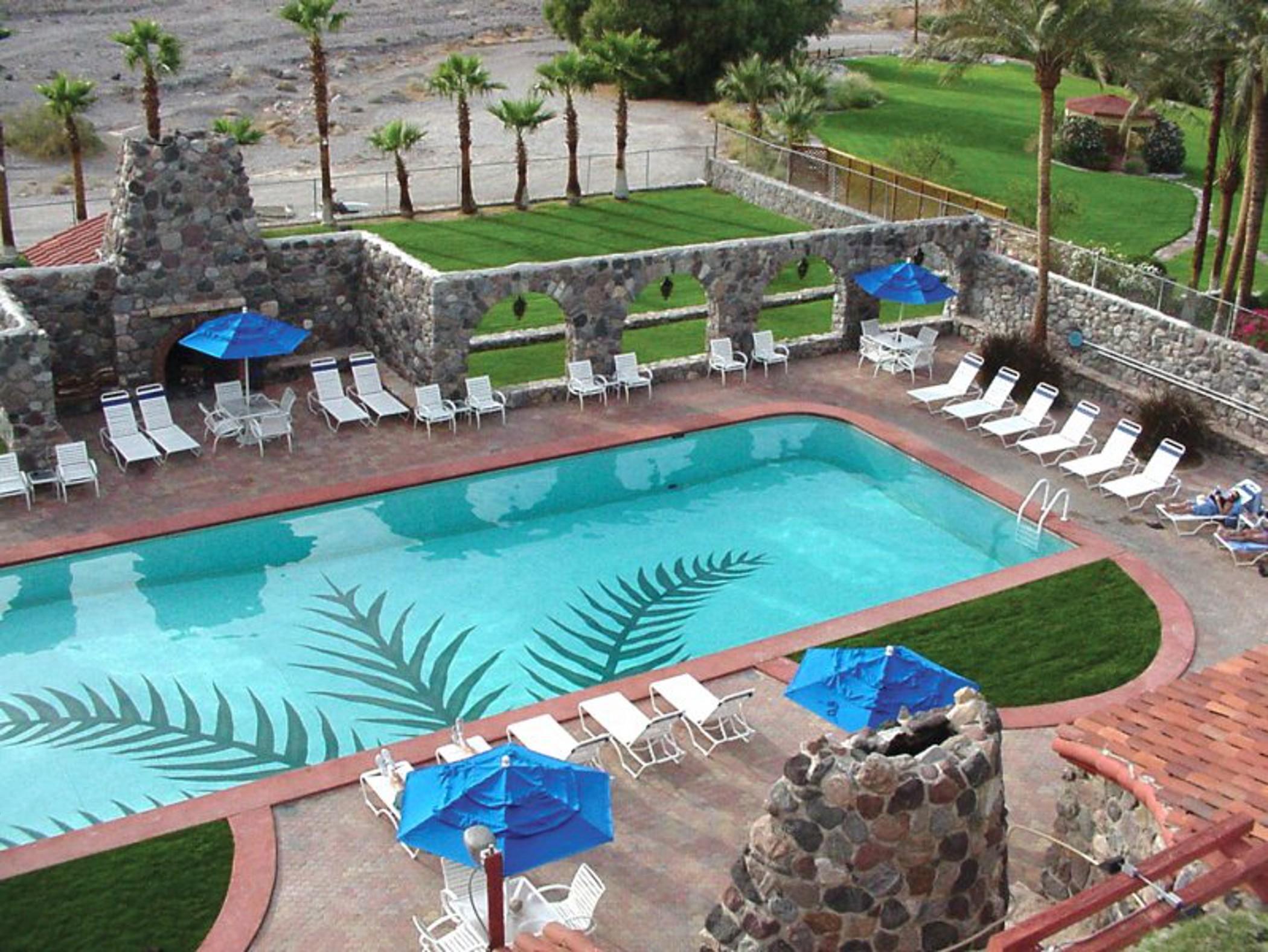The Inn At Death Valley Indian Village Exterior foto The swimming pool at the Inn at the Opera