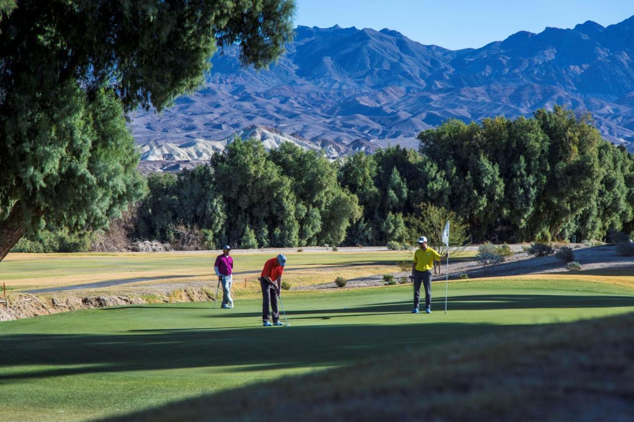 The Inn At Death Valley Indian Village Exterior foto Golfers at the Sun Valley Resort