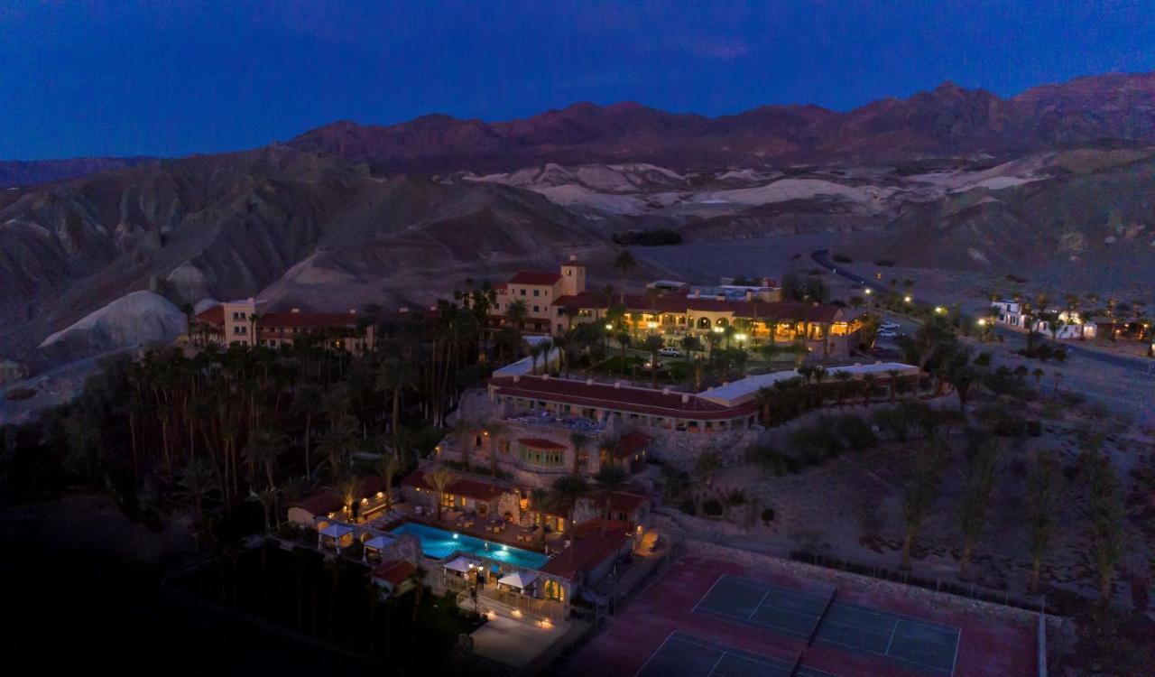 The Inn At Death Valley Indian Village Exterior foto Aerial view of the resort at night
